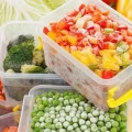 7 Razlogov vključuje zamrznjeno zelenjavo in jagode v svoji prehrani